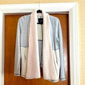 Jack size L sweater. Has pockets! Fleecy neck which runs down the front.